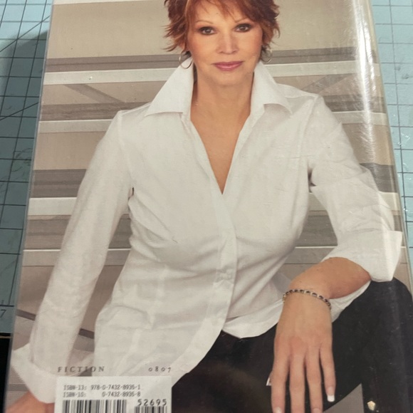 Play Dirty by Sandra Brown SIGNED Hardcover - Picture 4 of 4